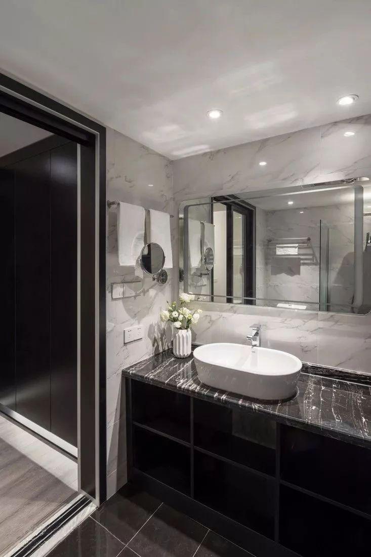 卫生间的毛巾往哪挂?