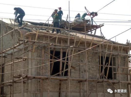 王先生回农村自建房, 巧遇包工头同学, 到底是福还是祸?