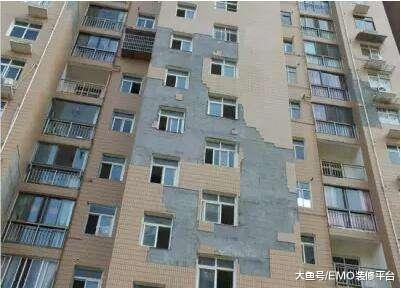 瓦工的解释不要听! 只要他往水泥里面加了洗衣粉, 立马赶走