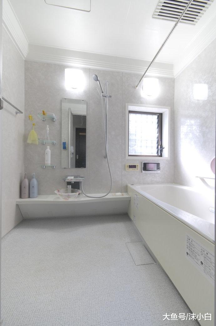 为什么日本人的卫生间既装浴缸又安花洒, 而且只有80公分高?