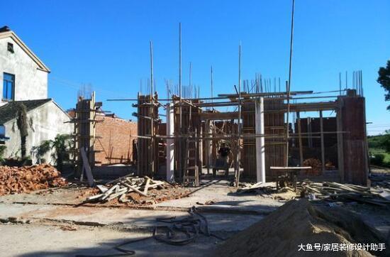 回农村砸50万建两层半小别墅, 被嘲讽人傻钱多、砸100万建房无意义