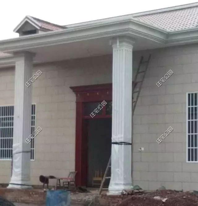 湖南农村40万自建房, 平层加阁楼美观又实用, 就是防盗窗太尴尬?
