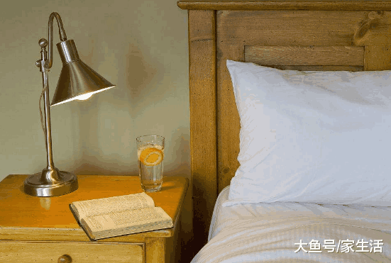 夫妻卧室记得放上这三种物品, 不用多久就发财, 有钱人早知道了