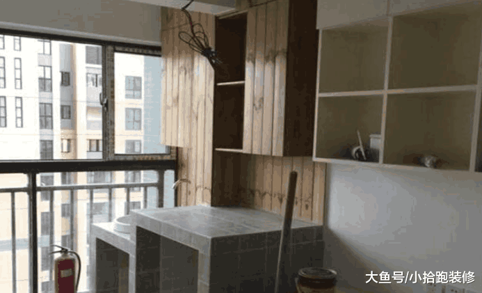 阳台要不要铺墙砖? 邻居说不用, 以至于泥工师傅都说不靠谱