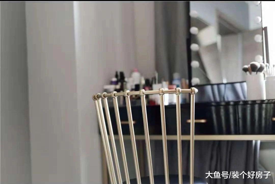 一对85后夫妻断舍离上瘾, 121㎡的家只有9件家具, 厨房和阳台也藏起来