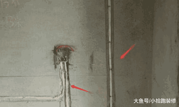 这位水电师傅真有意思, 第一次看到这样排线管的, 真特别