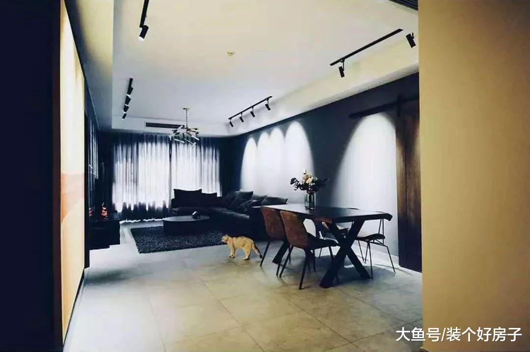 一对85后夫妻断舍离上瘾, 121㎡的家只有9件家具, 厨房和阳台也藏起来