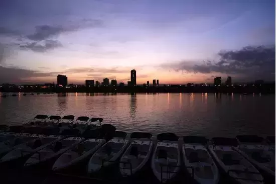 巨无霸土拍吹了, 三给新区是否还能顺利成型?