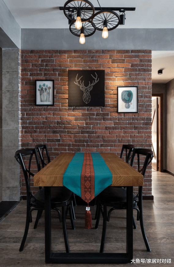 86㎡新房, 全屋墙面“刷水泥”, 电视柜用砖砌! 真心大气, 晒晒!