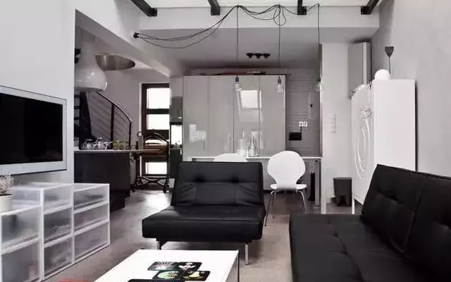 上海帅哥打造loft公寓, 这斜面设计, 小心撞到头!