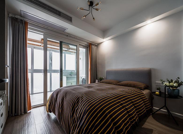 20万装修的110平米现代风格三室两厅 刻意营造慵懒家居氛围