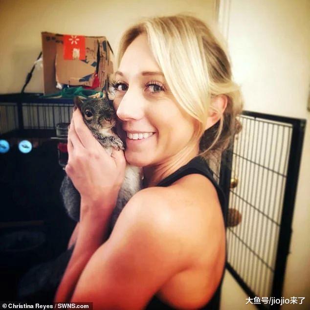 美国夫妇把小松鼠当孩子养, 花费超7万却说这钱花得值!