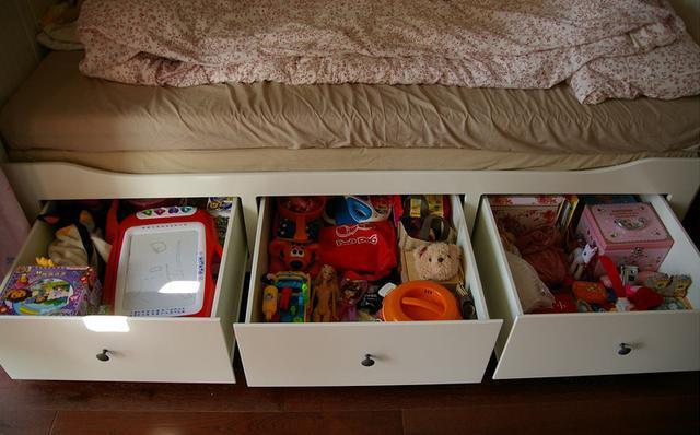 60平小家住进一家四口, 阳台榻榻米能当一间房, 日子过得有滋有味