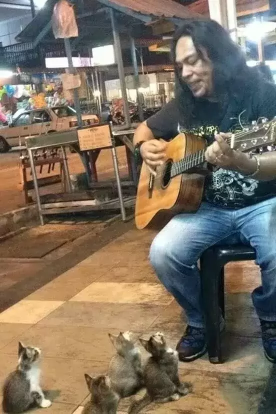 朋友圈最暖心的偷拍! 看完整个人都被治愈了·····