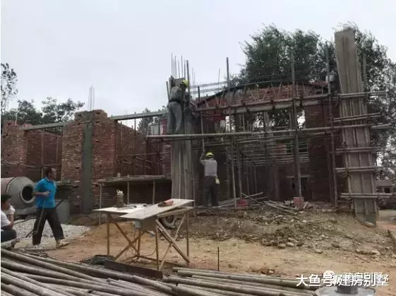 记录双拼别墅建造过程: 两个月建好主体, 含人工费只花了30万