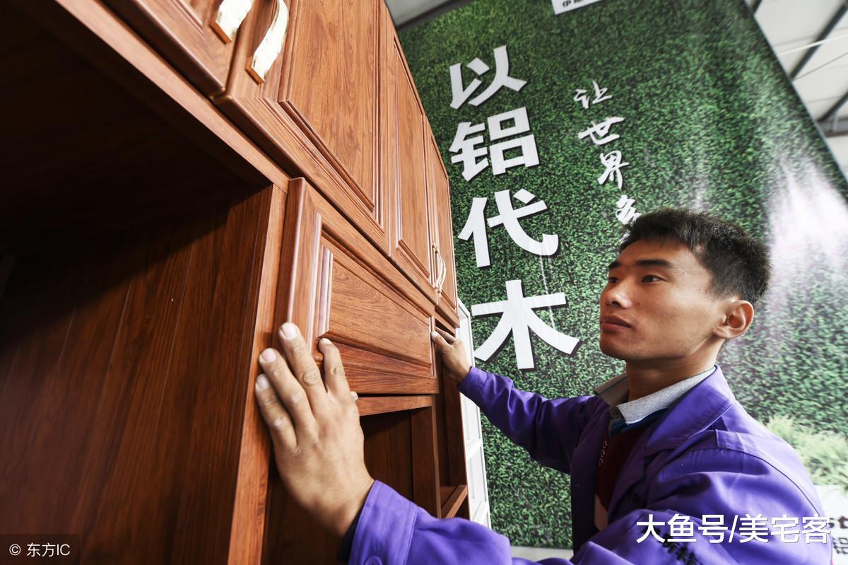没人做实木橱柜了, 贵又容易坏! 如今这种材质完美替代, 真正大火