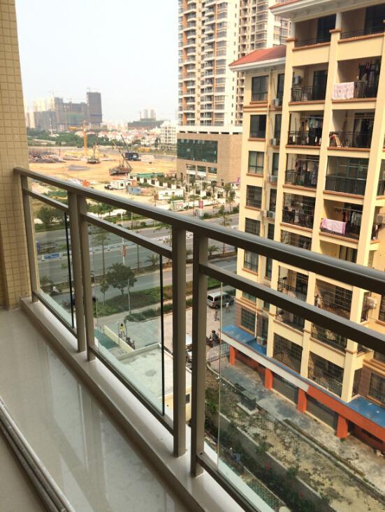 基装已经完工, 坐等家具入场, 老丈人最喜欢阳台开阔的视野