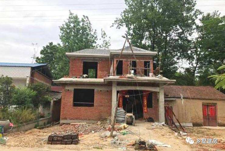 施工队把农村自建房建混凝土打成这样, 看了心都发慌怎么敢住?