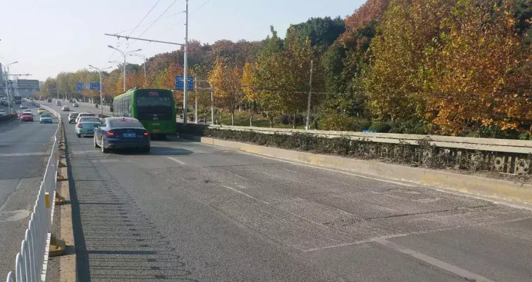 城市交通要道快速修补, 不仅粘结牢固, 而且还不影响交通通行