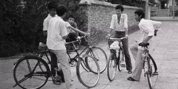 八十年代的“豪车”, 在当时极其稀有, 一村子都未必有一辆