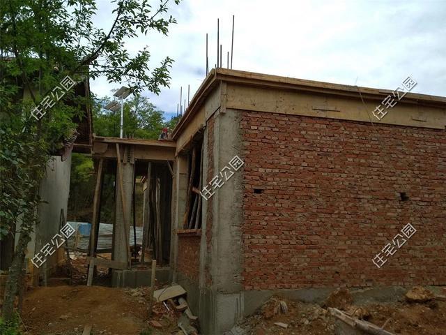 云南何先生拆掉农村中式四合院, 只为40万建欧式别墅, 可惜吗?