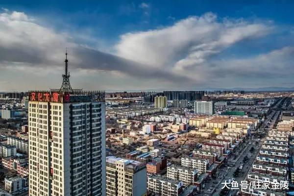 离北京仅60里, 曾是中国房价最高的小镇, 两年房价从3万5跌到1万