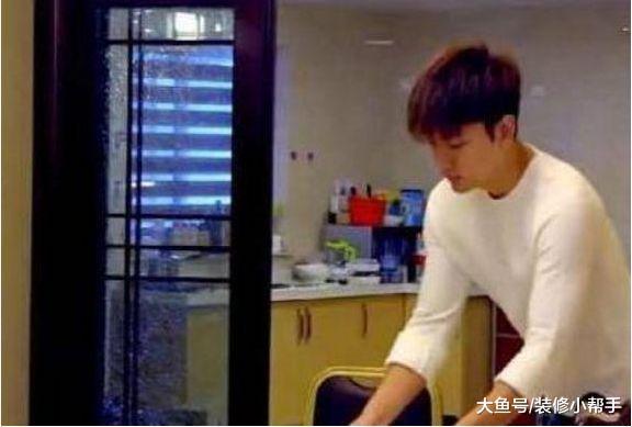 贾乃亮与李小璐的婚房, 卧室被子随便扔, 家里乱得像垃圾场