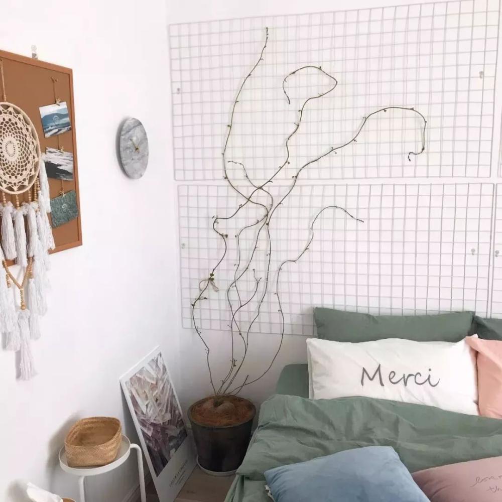 卧室不用床头柜, 怎么布置好?