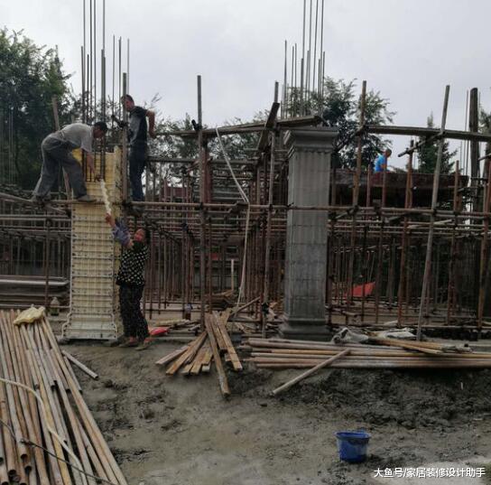 自己设计建造一栋三层小洋房, 苦了背井离乡出来讨生活的工人师傅