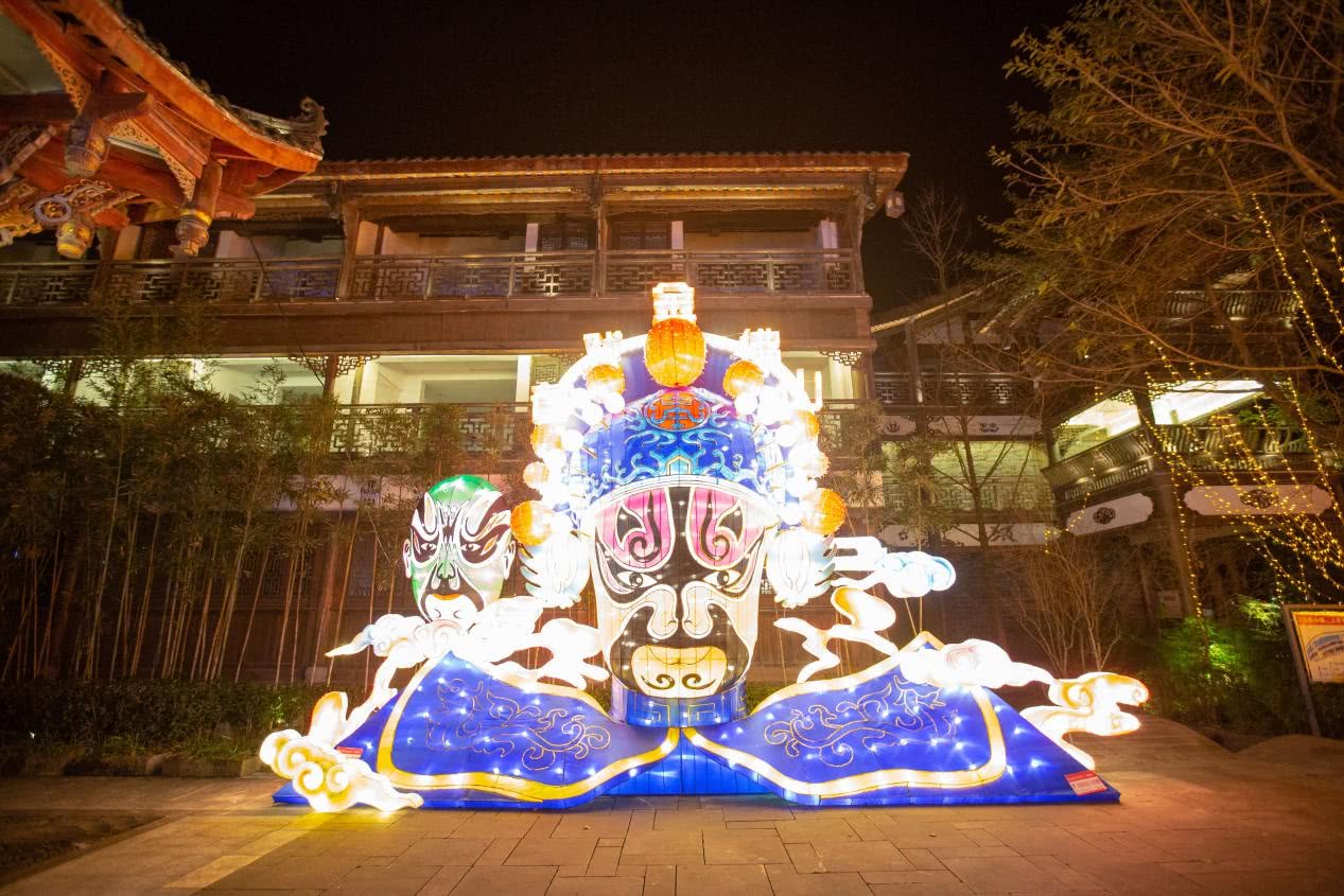 金佛山年货节喜迎八方游客, 万盏花灯点亮天星小镇