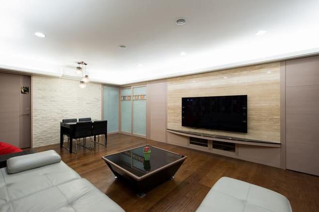 148平新家刚入住, 室内装饰还很简单, 最喜欢阳台了