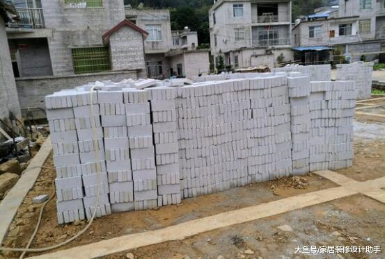 无梁无柱、灰沙砖砌18墙被说胆大, 全村人都这样做我能有什么办法啊