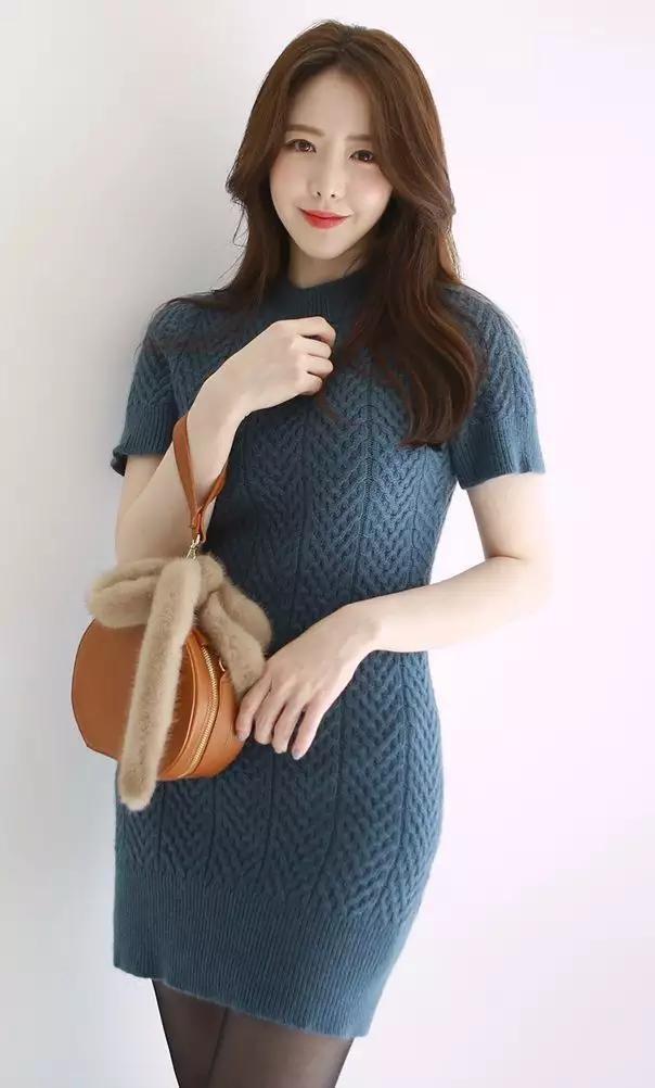 紧身连衣裙提升小姐姐的优雅气质, 还能很好的展现曼妙身材