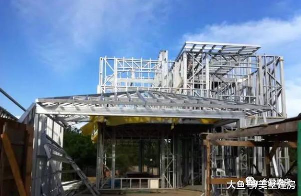 农村小伙只花30万建成轻钢别墅? 什么时候轻钢变得这么不值钱?