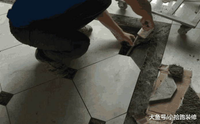 邻居说地砖有误差, 不能验收, 而师傅反问: 这和我有关系吗?