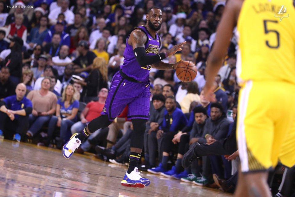 湖人防死库里, 包夹杜兰特! 库里偷听战术, 也无法掩盖低迷!