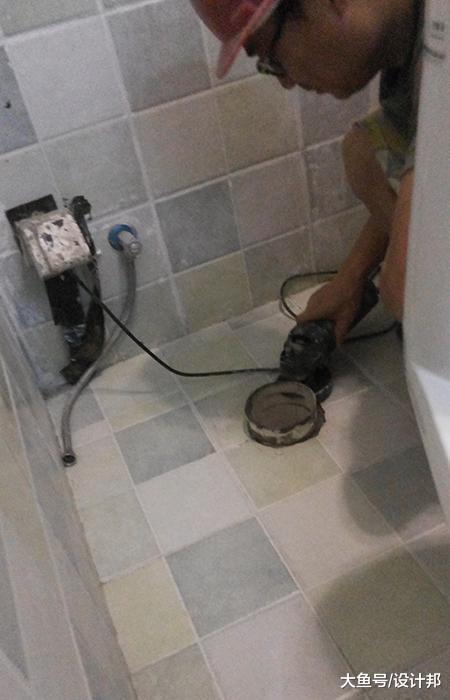 35年老工头警告马桶一定不要这样装否则臭烘烘, 要装得这样装!