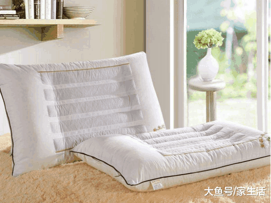 夫妻卧室万万别用这几种枕头, 预示感情容易破裂, 还好听了师傅说