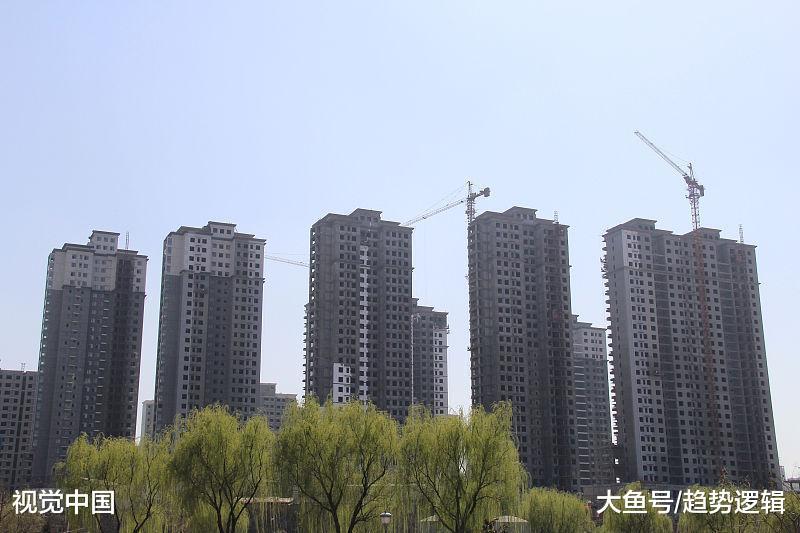 寒风中的郑州楼市: 10个月落户4万人才, 却拦不住房企要“活下去”
