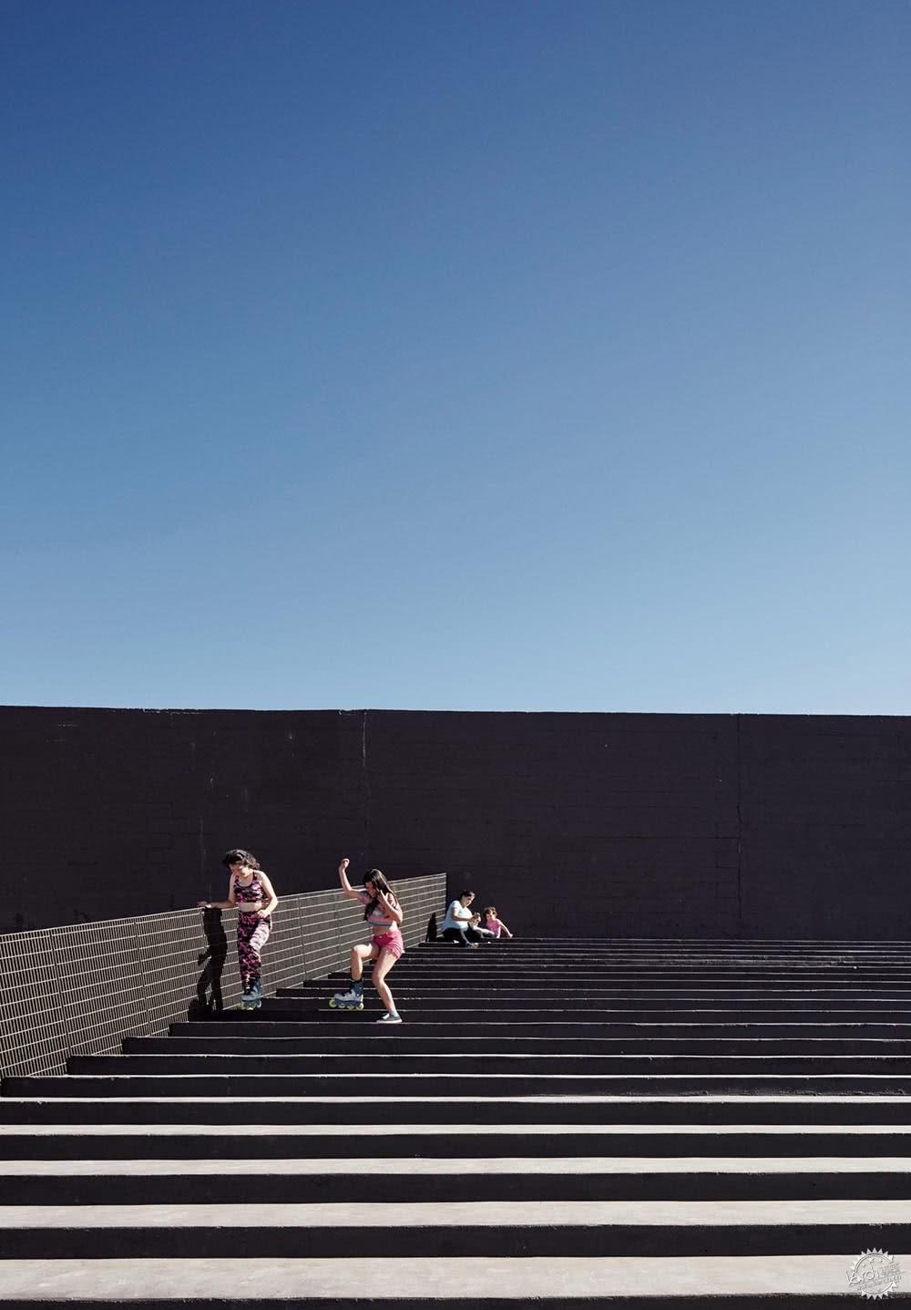 经典的红与黑, 用在社区中心真是绝了