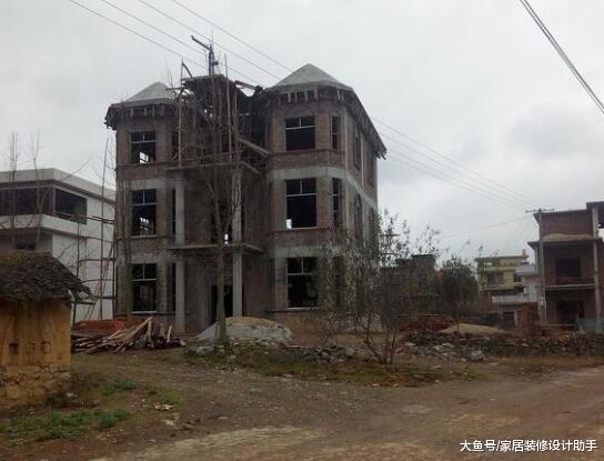 老父亲一个人在家花25万建房、30万装修, 完工后成为全村人羡慕对象