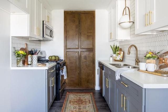 小夫妻爆改8平米老厨房, 太聪明了! 看起来跟80平样, 变大又实用