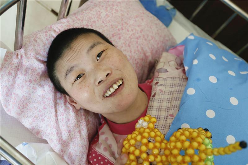 谁看谁流泪,陪孤儿院的残疾孩子一起过年!