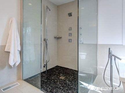 头次见卫生间不装淋浴房这样设计, 真的太聪明了, 至少能省一半钱