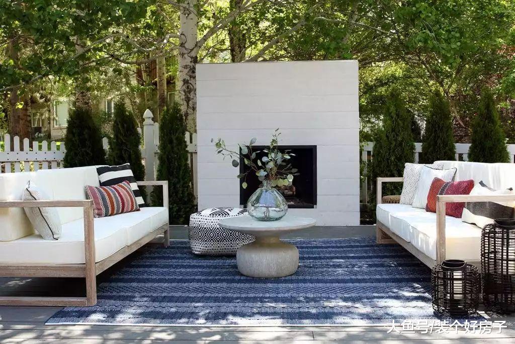 他为妻子和三个女儿, 打造了一个坐拥无敌湖景和十个房间的豪宅!