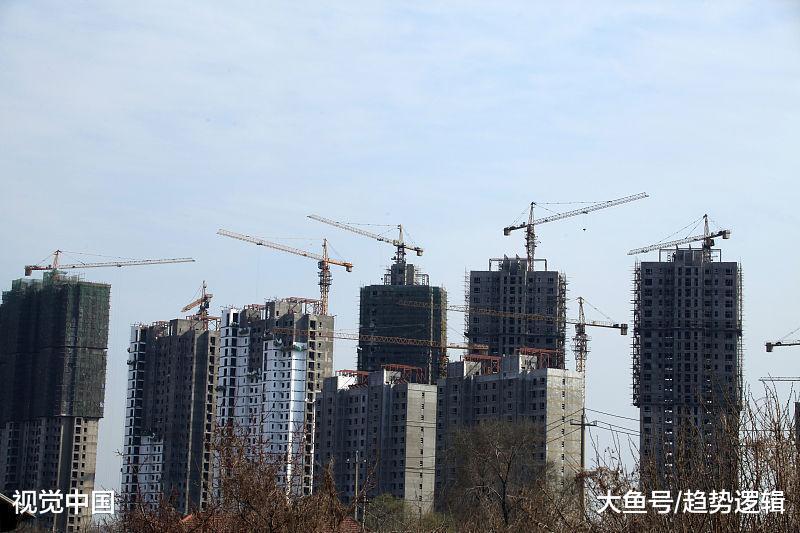 放着四线城市4套房不住, 北上广却租蜗居, 到底算不算刚需?