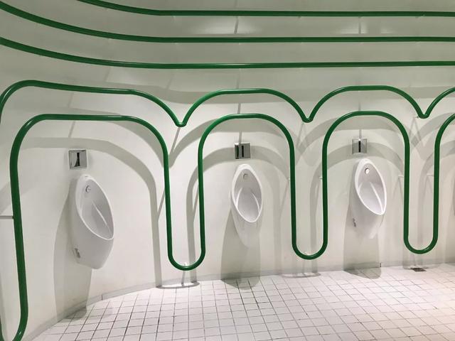 上海再现五星级公厕, 耗资100万似宫殿, 网友: 厕所比家豪华