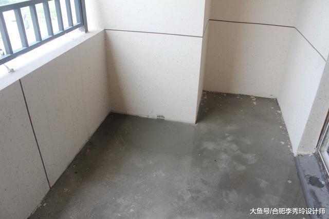 楼下阳台积水, 邻居跑来我家撒泼, 结果师傅一看: 阴阳角没做好!