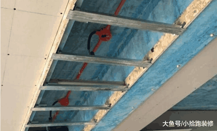 师傅吊顶要收费300块一米, 可最后业主却说: 只能按一半来算