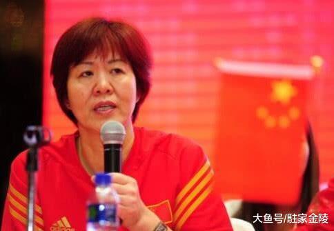 郎平引发日本网友集体膜拜: 女排之神, 日本有她, 奥运冠军稳了